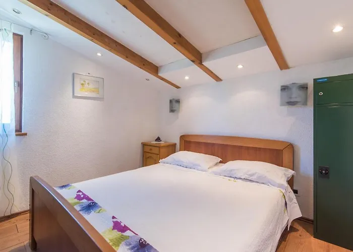 Vakantiehuis Casa Ajla With Private Pool Velovici